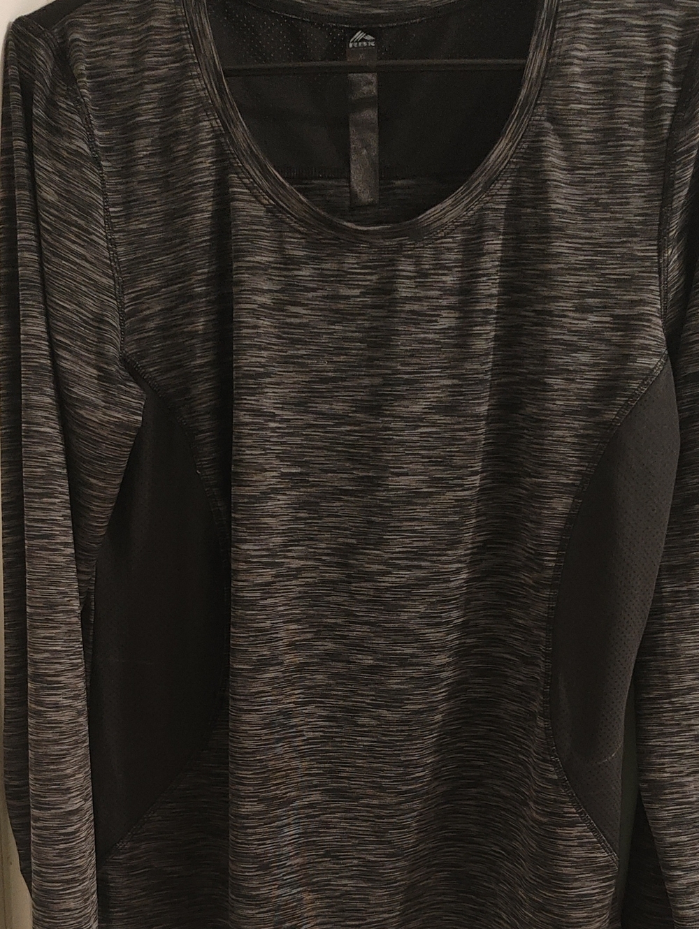 Women's Black Heather Long Sleeve Active Top
